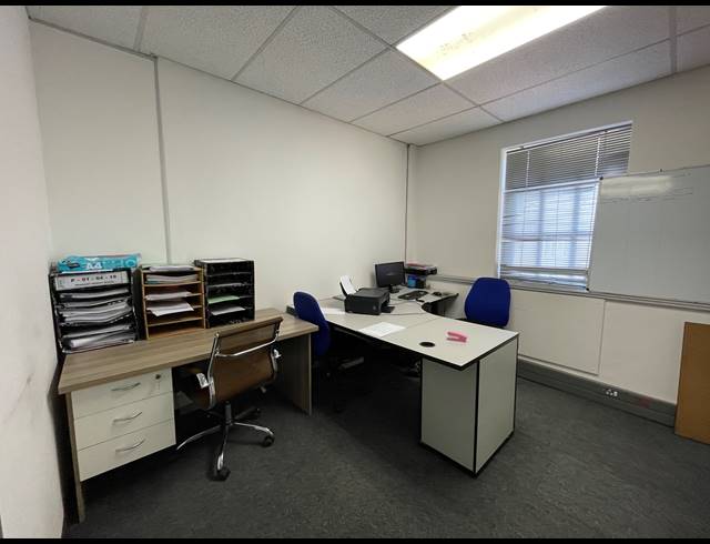 213M² OFFICE TO LET IN BRYANSTON